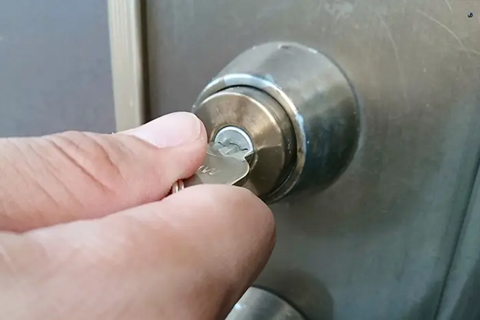 しっかり施錠する