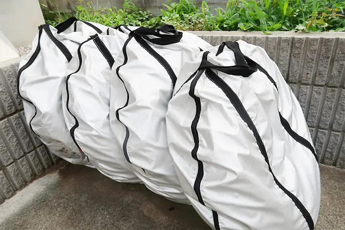 専用カバーをかけたタイヤ