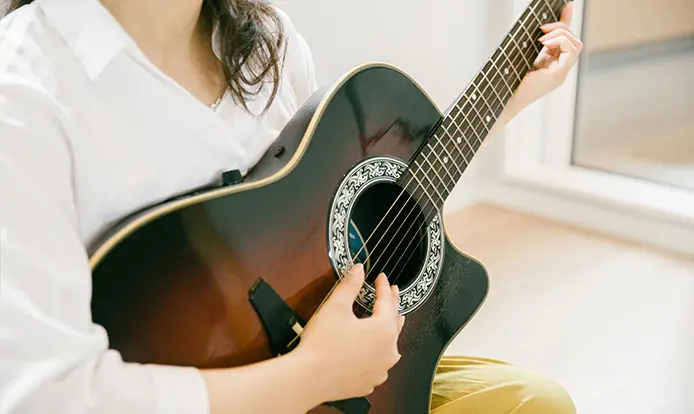 ギターを演奏